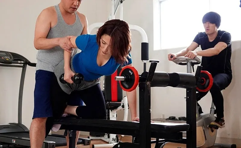 Chồng phát hiện bà xã ngoại tình với huấn luyện viên thể hình